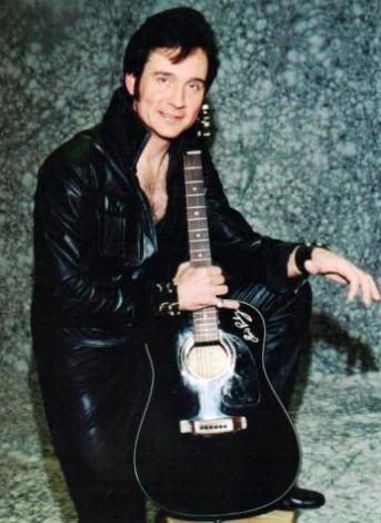 Paul Halverstadt AS "ELVIS"