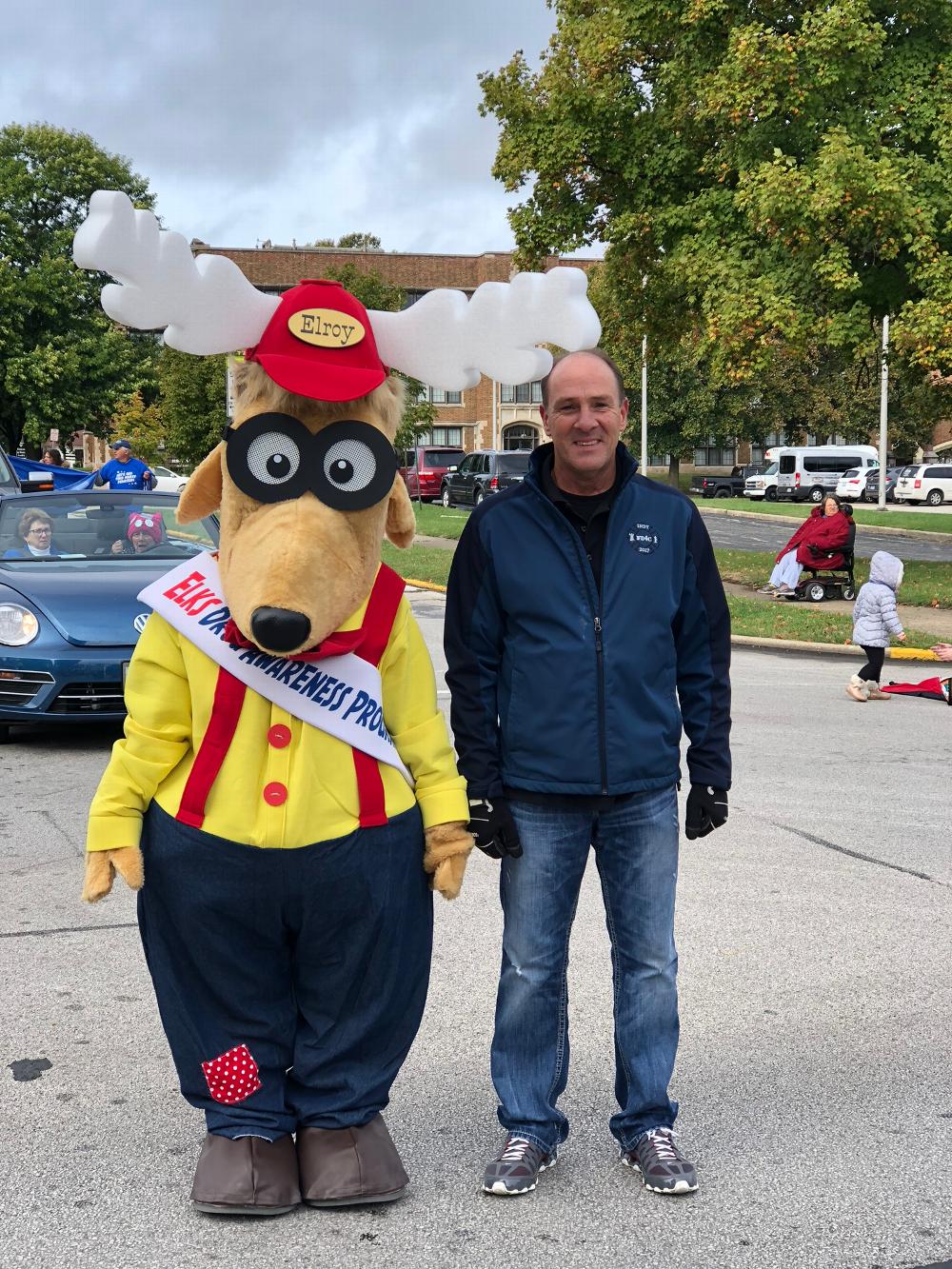 Sheryl Hansen aka Elroy with ER Doug Sills at the IC homecoming parade. 