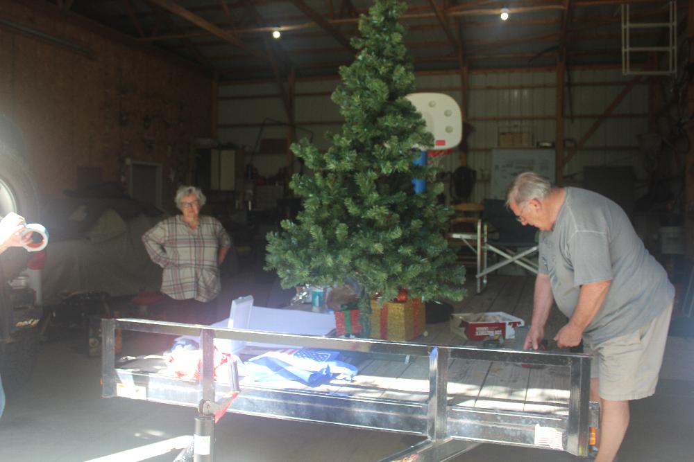 Donna Smrz and Pete Rogoski working on float 2021