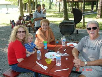 FAMILY PICNIC AT THE FARM 08/28/10