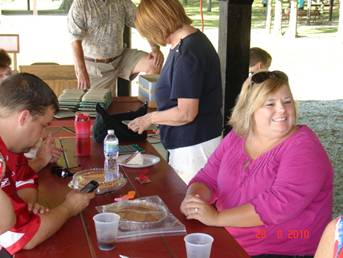 FAMILY PICNIC AT THE FARM 08/28/10