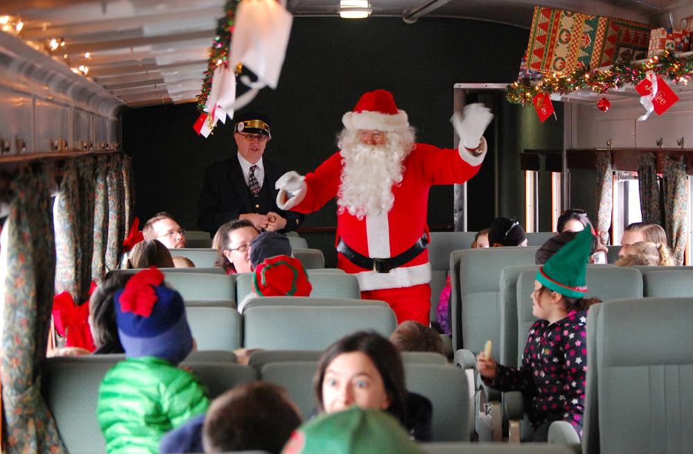 The lodge has worked with Tri-County Literacy, during their Christmas season fundraising "Candy Cane Train", since it's first year.
Many Elks prepare and deliver hot cocoa to the train station, and several also volunteer during the planning and setup, and work on the train during it's four-times daily round-trips from Bath to Wiscasset during one weekend in early December.