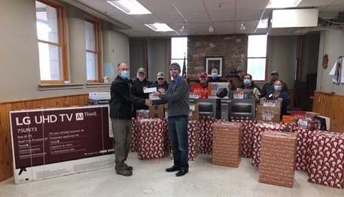 On December 14, 2020; the Pierre Elks Lodge delivered over $26,000 in funds and gifts to the veterans at the federal and state facilities in Hot Springs.
Items as small as t-shirts and shampoo to as large as big screen TV's were given to the federal veterans facility and to the state veterans home.  Shown here (on left) is Michael J. Fitzmaurice State Veterans Home Superintendent Brad Richardson accepting boxes of items.