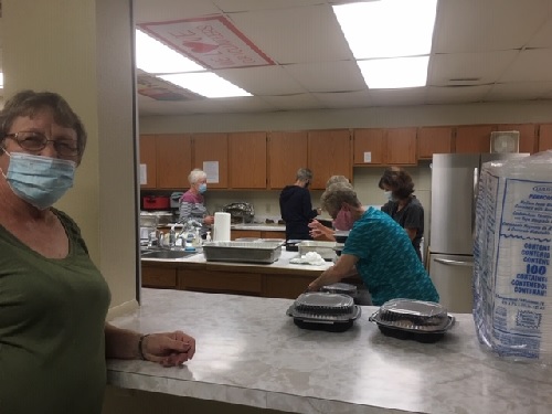 In 2020, Pierre Elks Lodge #1953 was awarded a $5,500 Elks National Foundation Beacon grant.  One of the projects funded through the grant involved the Lodge teaming with LaMinestra Restaurant of Pierre to provide food for some of the Thursday fall/winter banquet meals at the SE Methodist Church. Shown here preparing to distribute the September 17 meals is Barb Lindbloom of the church (and volunteers). 