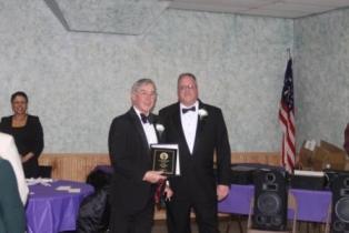 PER Wayne Pynckels presents the 2009 Elk of the Year award to Founding Member, PER Ray Wizna.