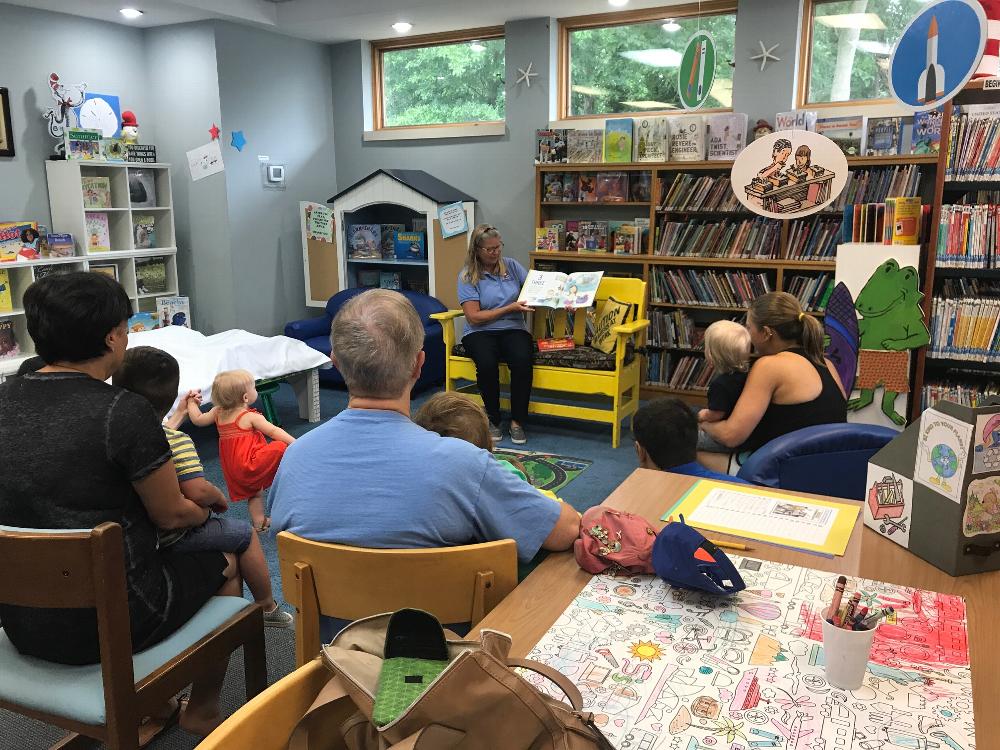 ENF Coordinator Melissa Colvin reading to the babies group as part of our Gratitude Grant that went to the Manasquan Public Library